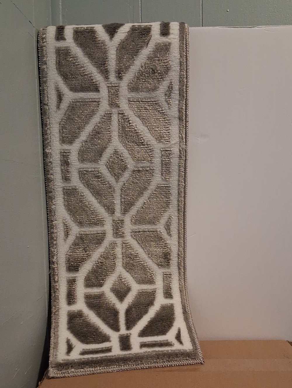 SOFIA'S Geometric Stair Tread in Brown & Cream NWT 15 Pcs